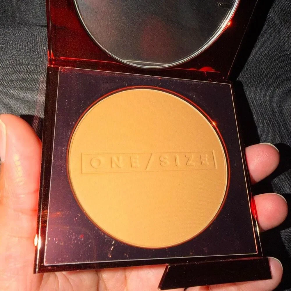 One Size Turn up the Base foundation powder